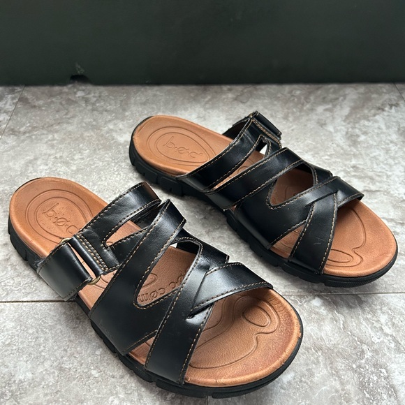 b.o.c. Women's Black Leather Comfort Slide Sandals Criss Cross Strap 8 - Picture 3 of 8